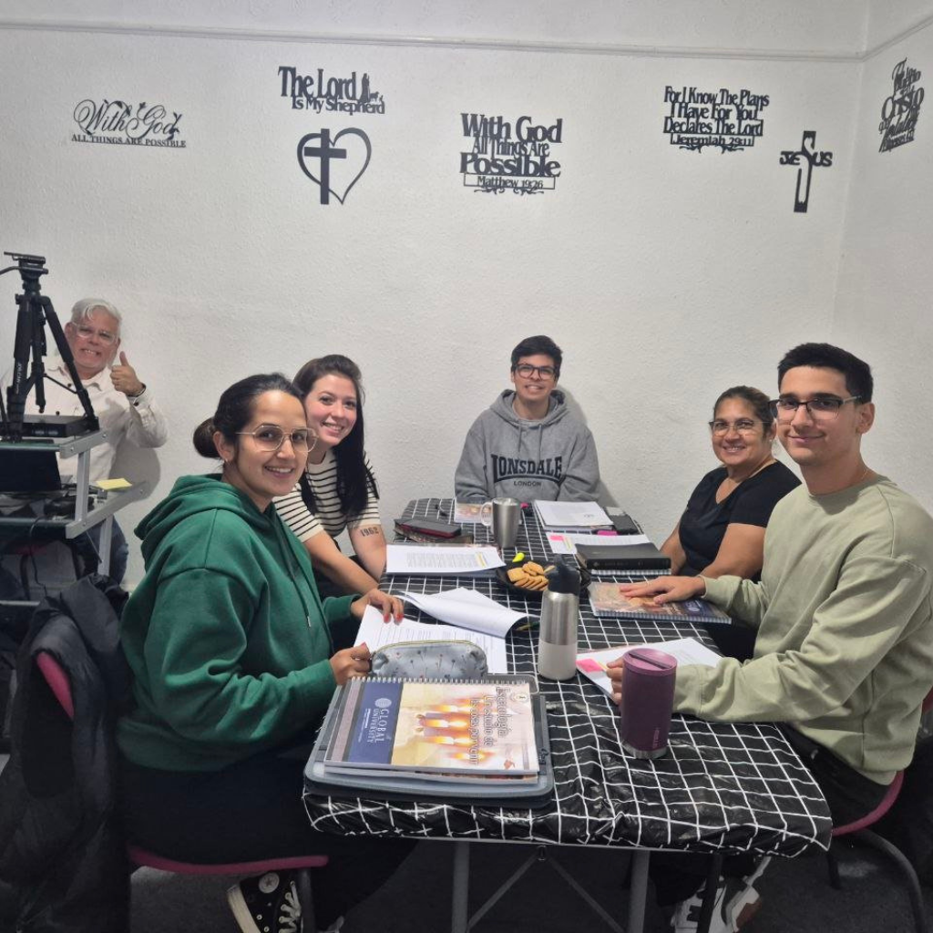 Fotografía 2 del Instituto Bíblico — actividad de estudio y comunidad