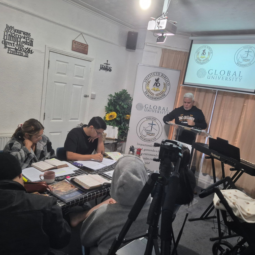 Fotografía 3 del Instituto Bíblico — actividad de estudio y comunidad