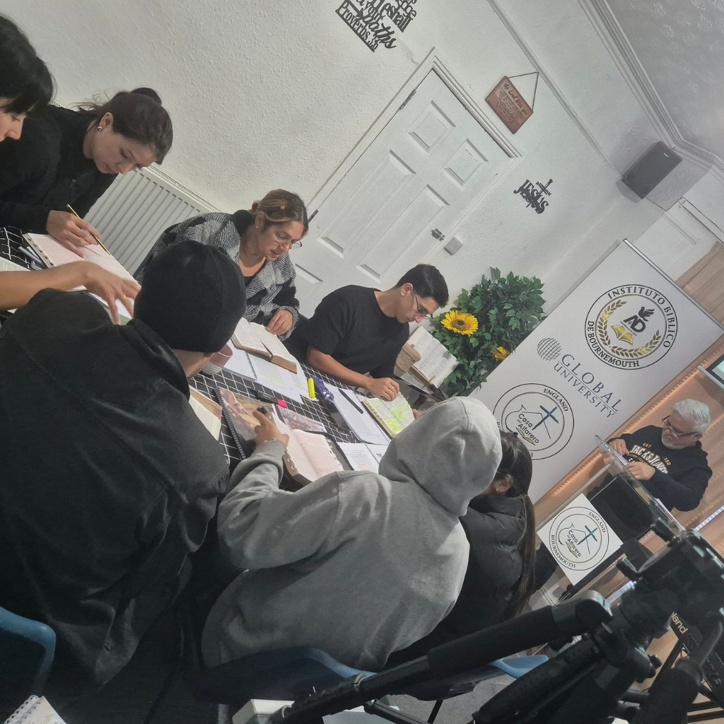 Fotografía 11 del Instituto Bíblico — actividad de estudio y comunidad
