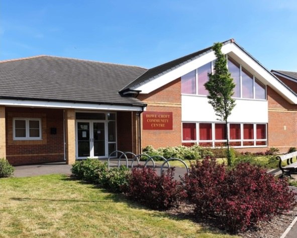 Fachada del Howe Croft Community Centre en Bear Cross, Bournemouth